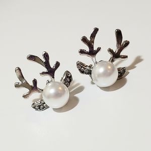 🎄2/$10 Silver Reindeer Earrings